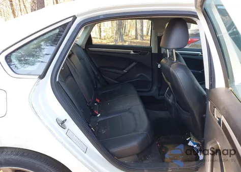 2017 Volkswagen Passat 1.8T R-Line z USA, uszkodzony, nr VIN 1VWDT7A38HC019350